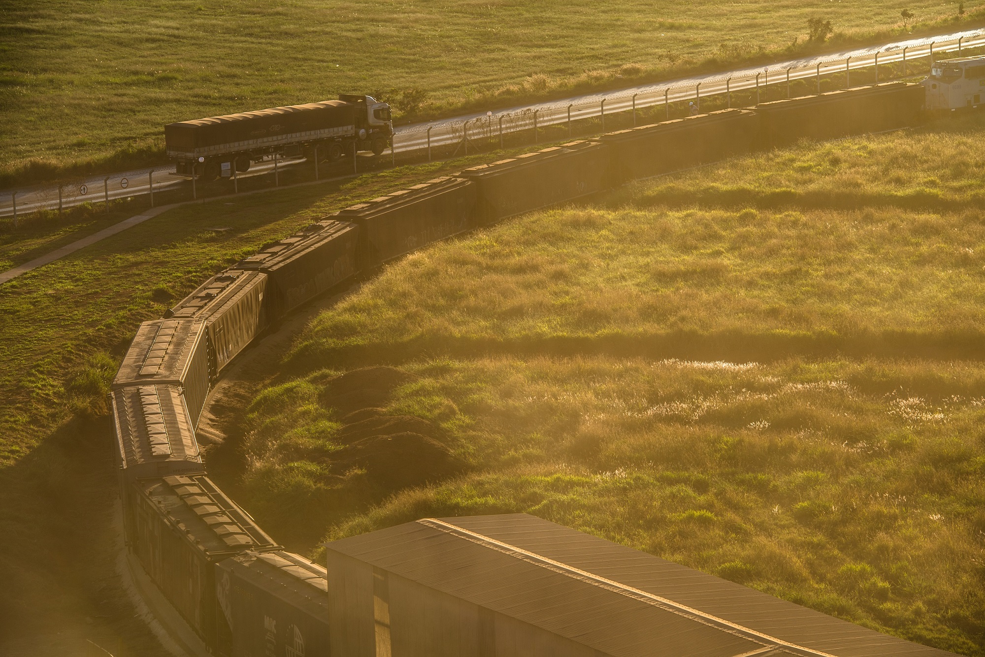 Araguari_MG, 29 de maio de 2014 Corporativo / VLI Producao de banco de imagens para a VLI, empresa de logistica que integra ferrovias, portos e terminais com ativos proprios e de terceiros. Imagens produzidas no terminal de Araguari. Foto: GUSTAVO ANDRADE / Divulgacao