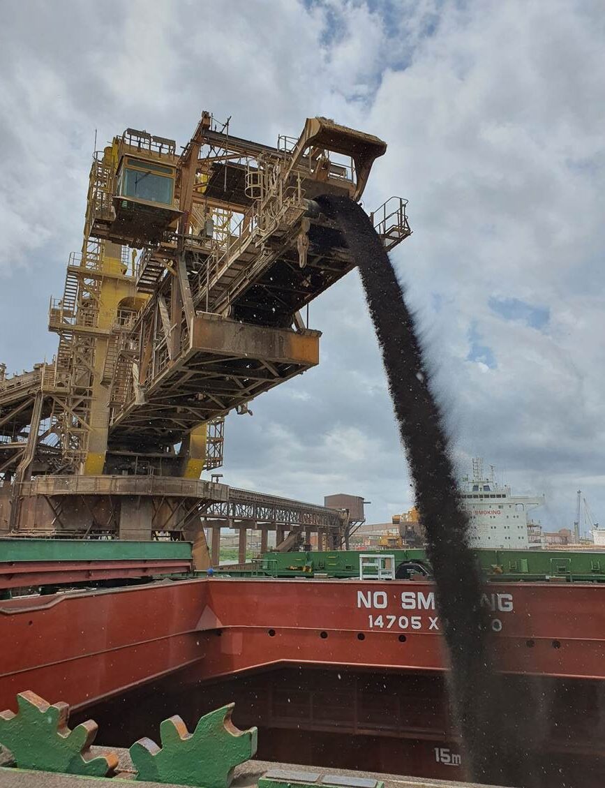Embarque manganês_Terminal Portuário São Luís_VLI