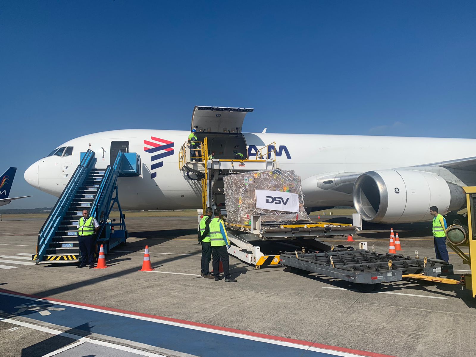 LATAM Cargo passa a operar rota regular Miami – Florianópolis no Aeroporto  Internacional Hercílio Luz - Logweb - Notícias e informações sobre  logística para o seu dia