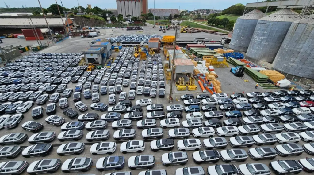 Importação de veículos chineses aumenta mais de 300% no Brasil em junho e pressiona logística portuária