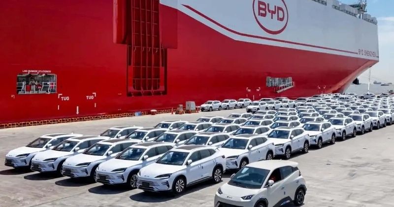 Maior navio automotivo do mundo traz 7 mil veículos elétricos da BYD ao Brasil antes de alta do imposto