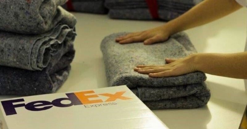 FedEx recicla 13 mil uniformes e produz 5.650 cobertores em programa de sustentabilidade