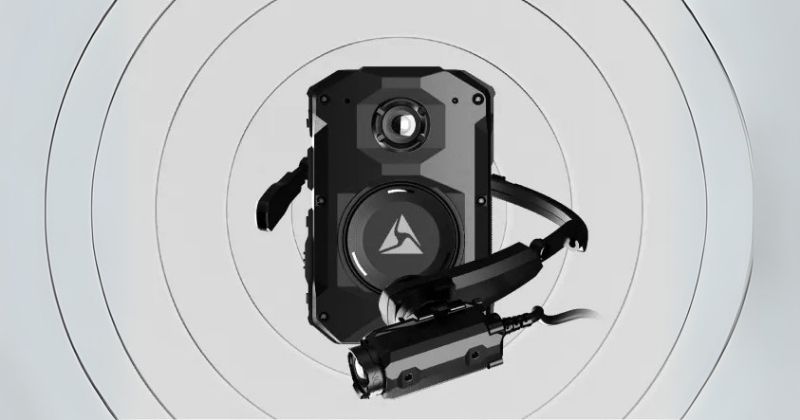 Oakmont lança câmeras corporais Axon Body 4 para aumentar a segurança em centros de distribuição e empresas de logística