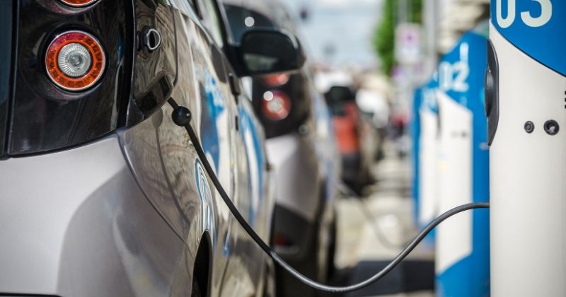 Brasil ultrapassa 500 mil veículos elétricos e bate recorde histórico de vendas em julho de 2025