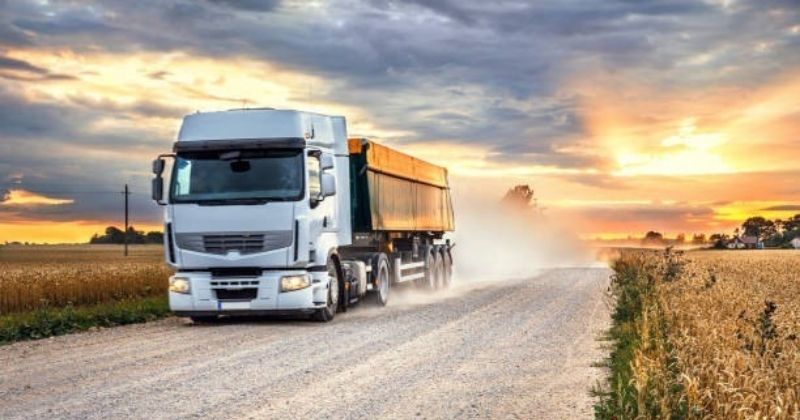 Transporte rodoviário pesa no bolso e impacta preço dos alimentos no Brasil, mostra Transvias