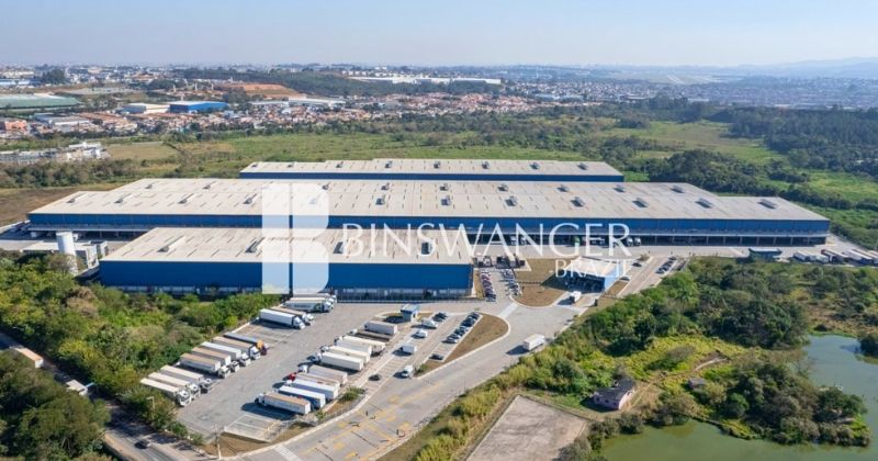 Vacância de galpões em Guarulhos cai pela metade desde 2024, aponta Binswanger