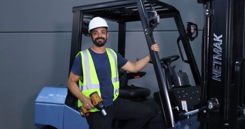 Falhas elétricas em empilhadeiras representam 38% das paradas em armazéns, mostra Netmak