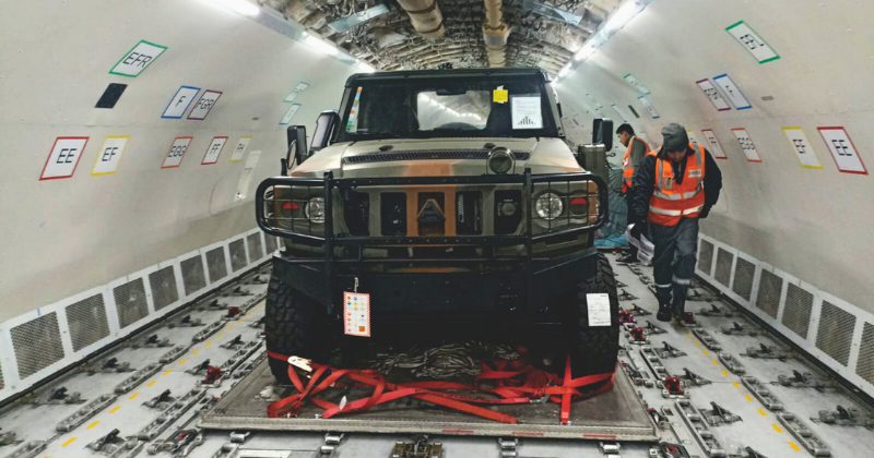 Vésper realiza transporte aéreo emergencial de carro militar do Brasil ao México