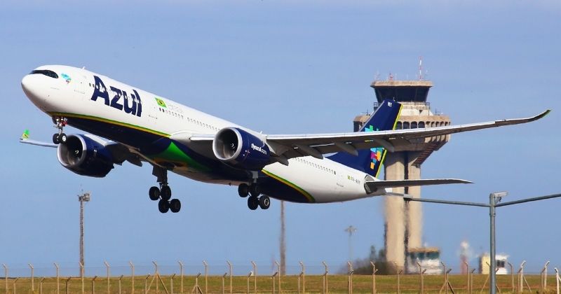 Transporte aéreo de livros cresce 12% e Azul Cargo movimenta mais de 900 toneladas em 2025