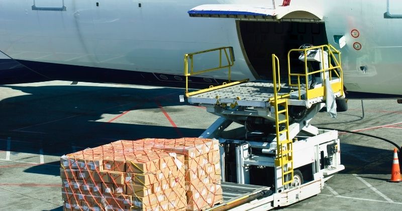 Demanda global por carga aérea cresce 4,1% em agosto, aponta IATA