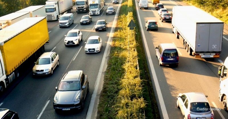 Trânsito intenso eleva consumo de combustível e pressiona as entregas de fim de ano, ressalta Geotab