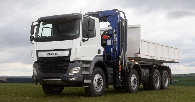 DAF CF Mineração 8x4 é customizado para operação de extração de ouro no Suriname