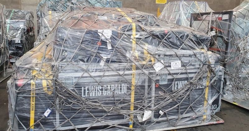 Viracopos começa a receber equipamentos de bandas para apresentações no Lollapalooza 2026, em São Paulo, SP