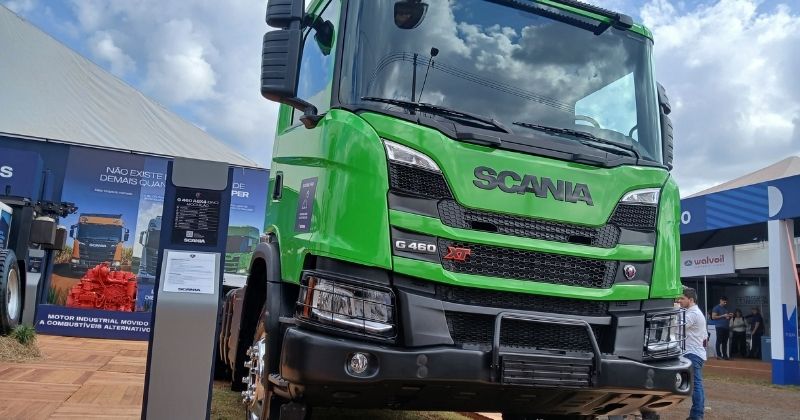 Scania apresenta na Agrishow 2026 caminhões a gás e soluções para transporte no agro