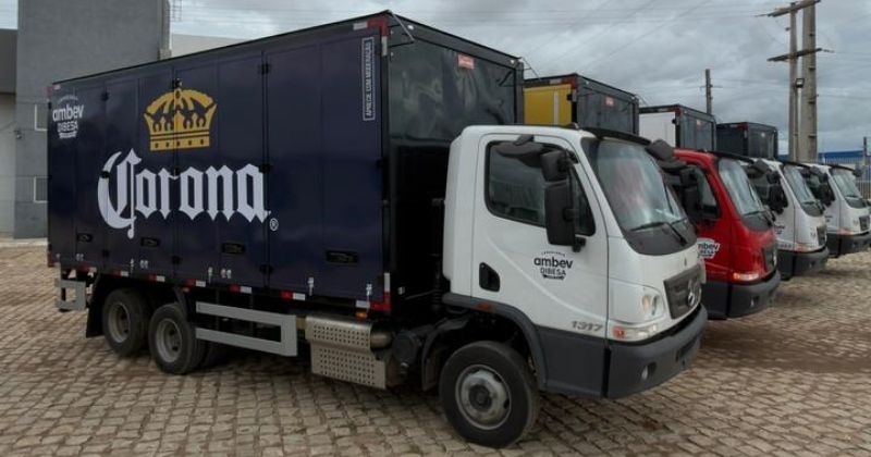 Dibesa amplia frota de transporte de bebidas com 12 carrocerias da Implementos São Paulo