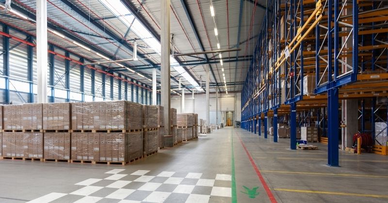 Com 5,8 milhões de metros quadrados, Mercado Livre e Shopee derrubam vacância de galpões logísticos