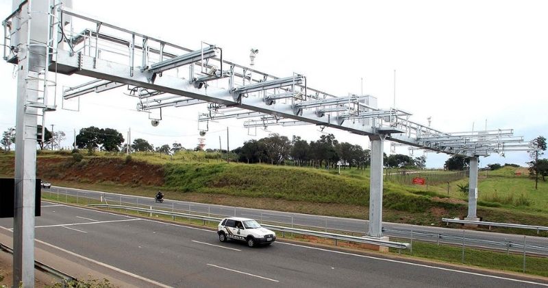 Pedágios free flow: CNH do Brasil passa a avisar motoristas sobre cobranças