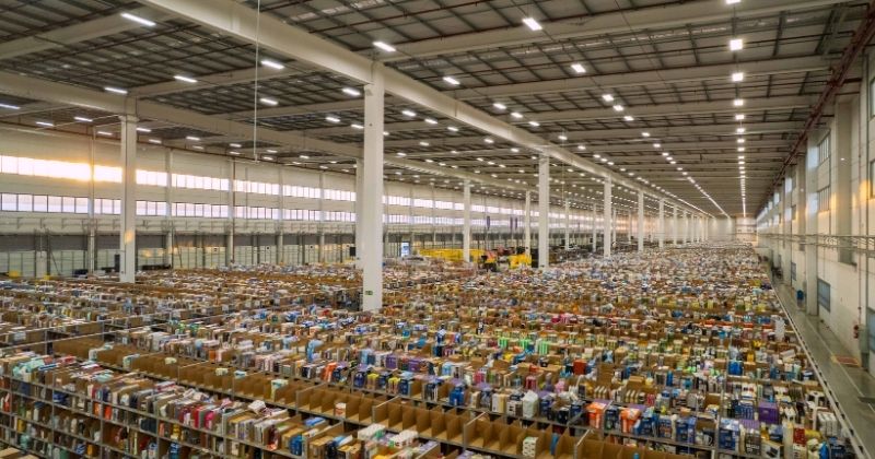 Amazon acelera entregas no Sul com novo centro de distribuição no Paraná junto a ID Logistics Brasil